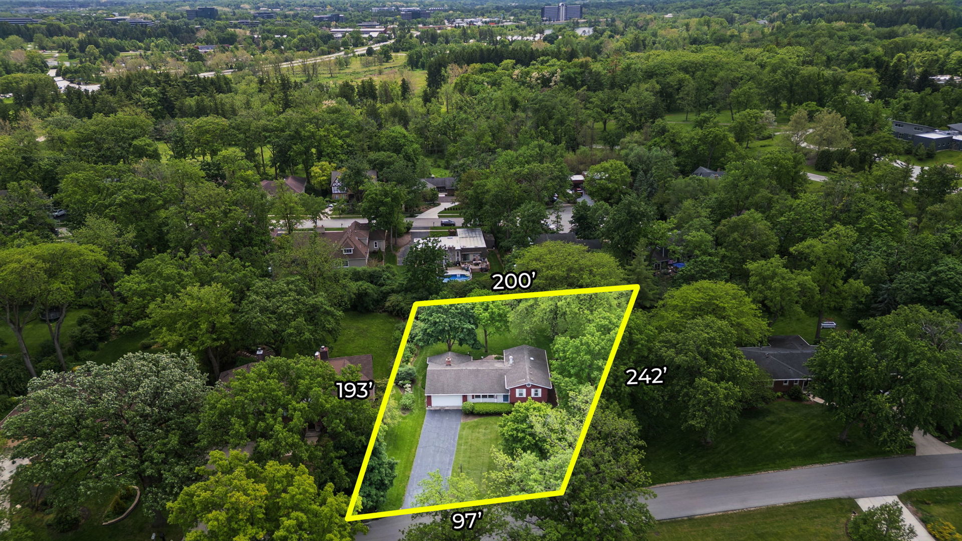 23W081 Red Oak Drive, Glen Ellyn, IL 60137