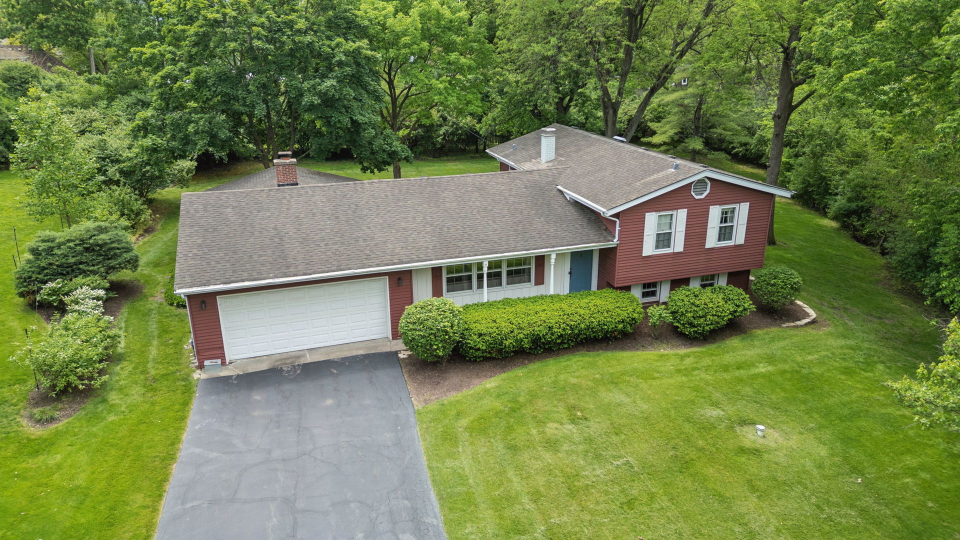 23W081 Red Oak Drive, Glen Ellyn, IL 60137