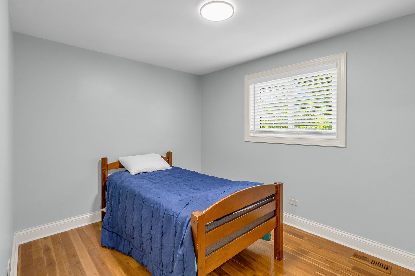 18w266 Knollwood Lane, Villa Park, IL 60181