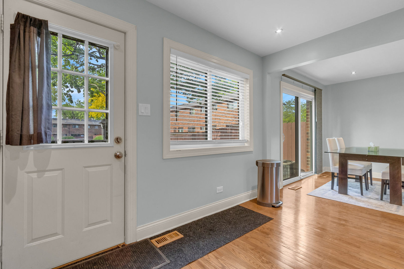 18w266 Knollwood Lane, Villa Park, IL 60181