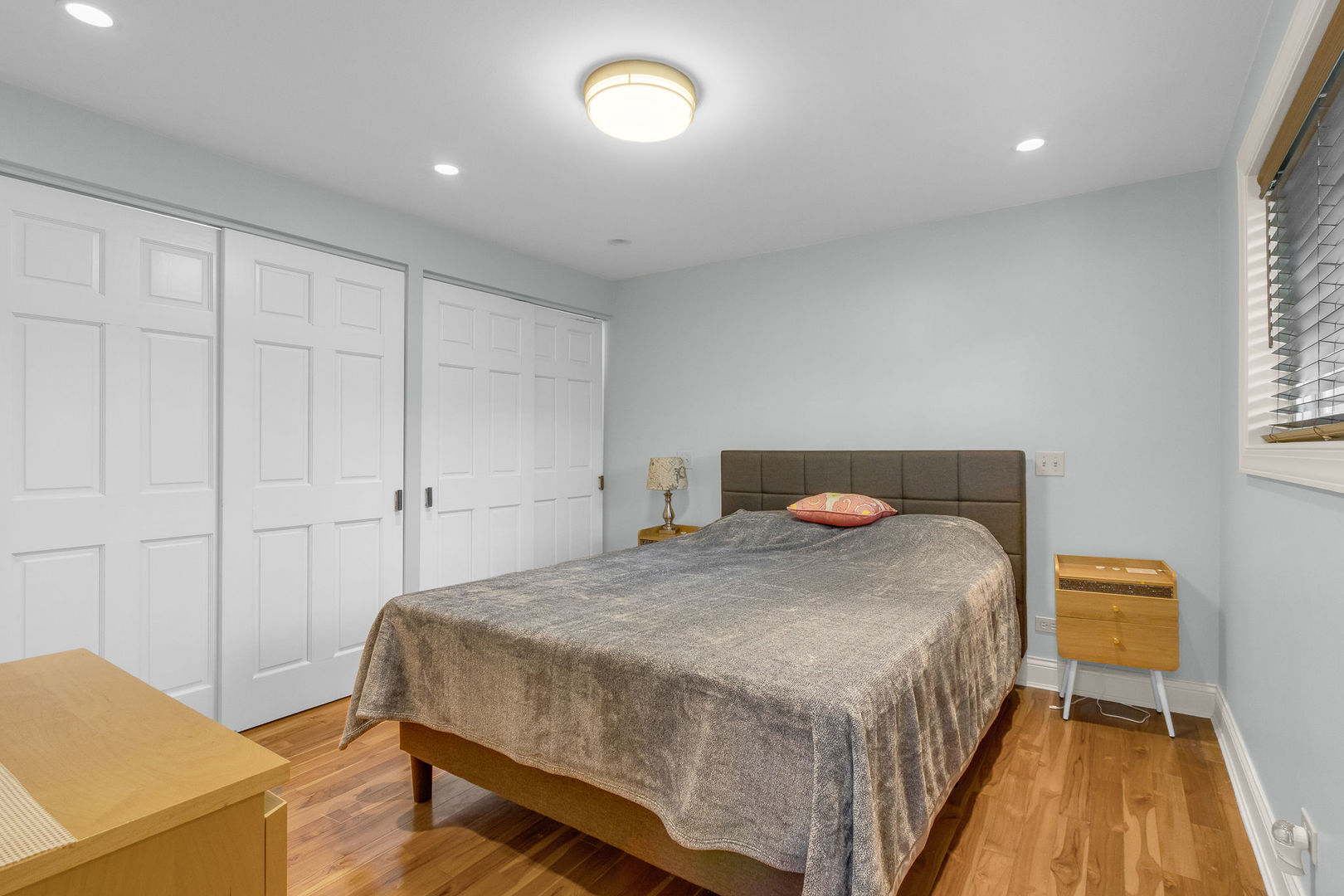 18w266 Knollwood Lane, Villa Park, IL 60181
