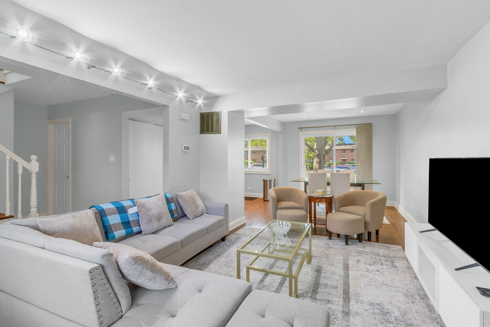 18w266 Knollwood Lane, Villa Park, IL 60181