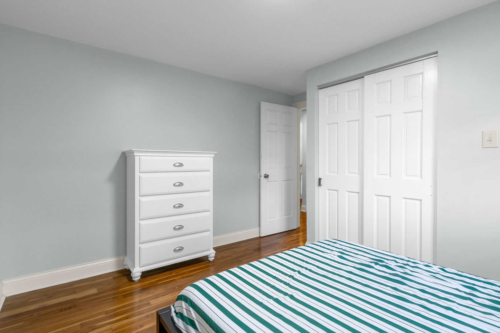 18w266 Knollwood Lane, Villa Park, IL 60181