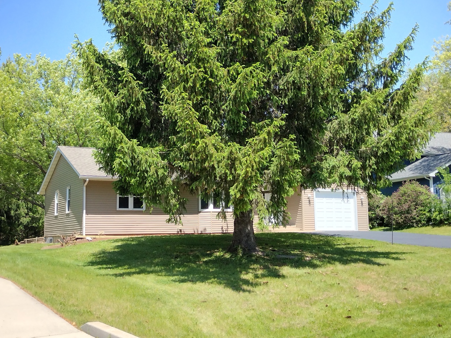 216 Bounty Drive, Poplar Grove, IL 61065