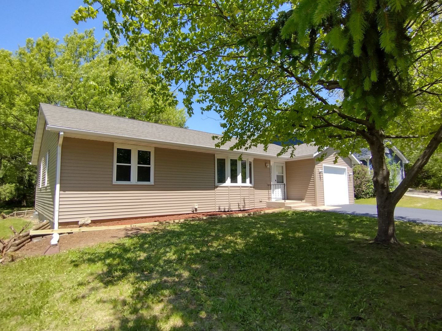 216 Bounty Drive, Poplar Grove, IL 61065