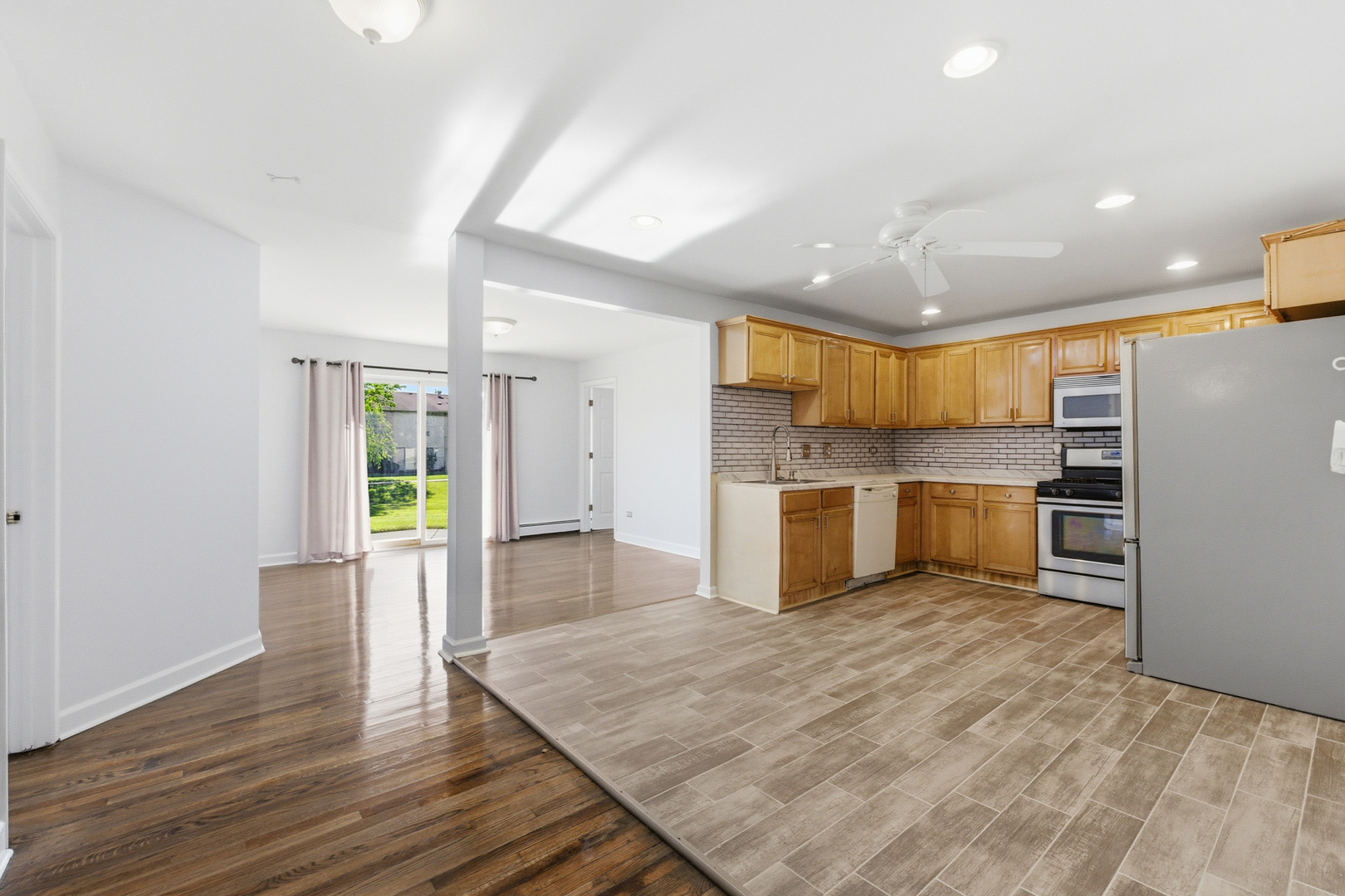 8828 N LESLIE Lane #104D, Des Plaines, IL 60016