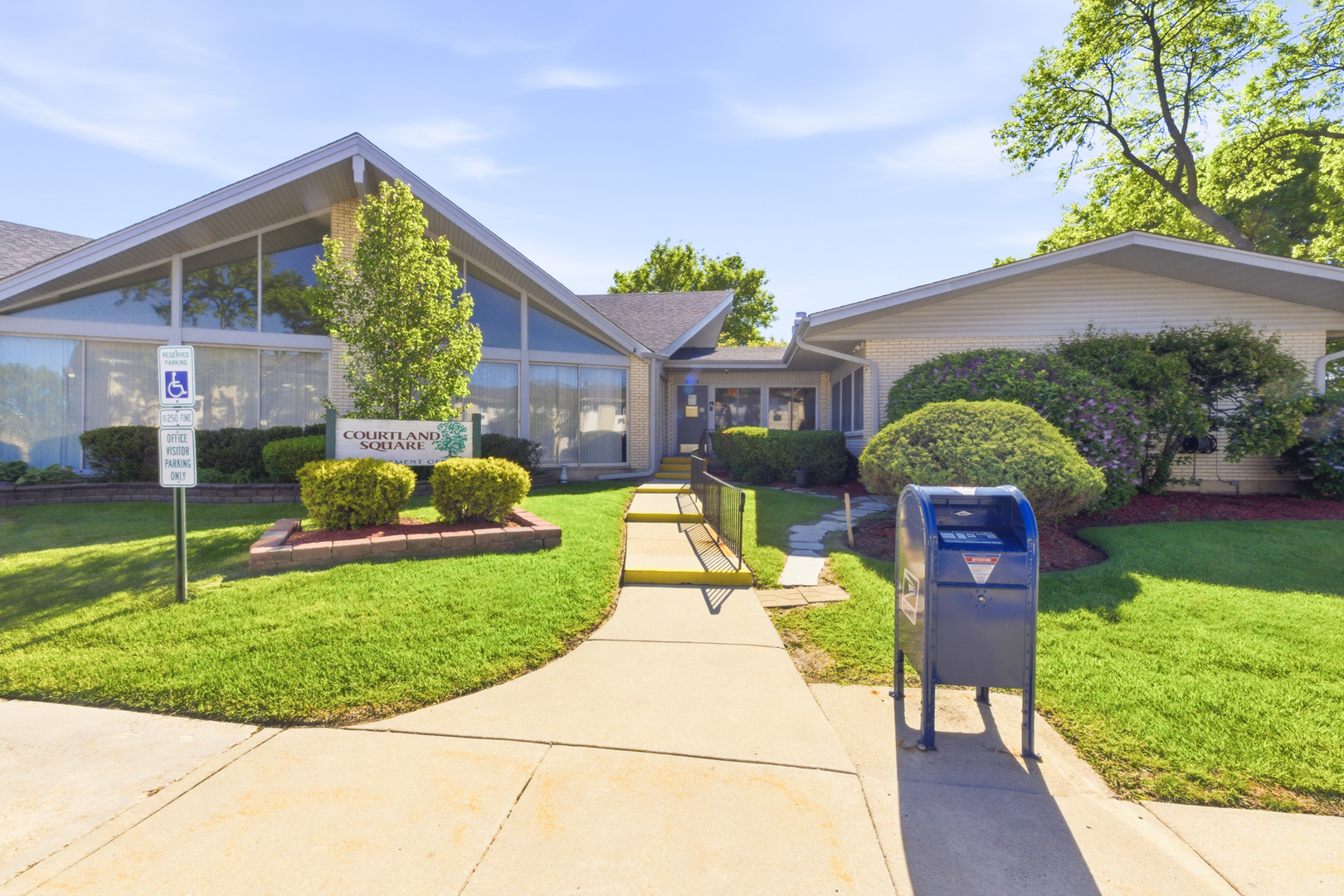 8828 N LESLIE Lane #104D, Des Plaines, IL 60016