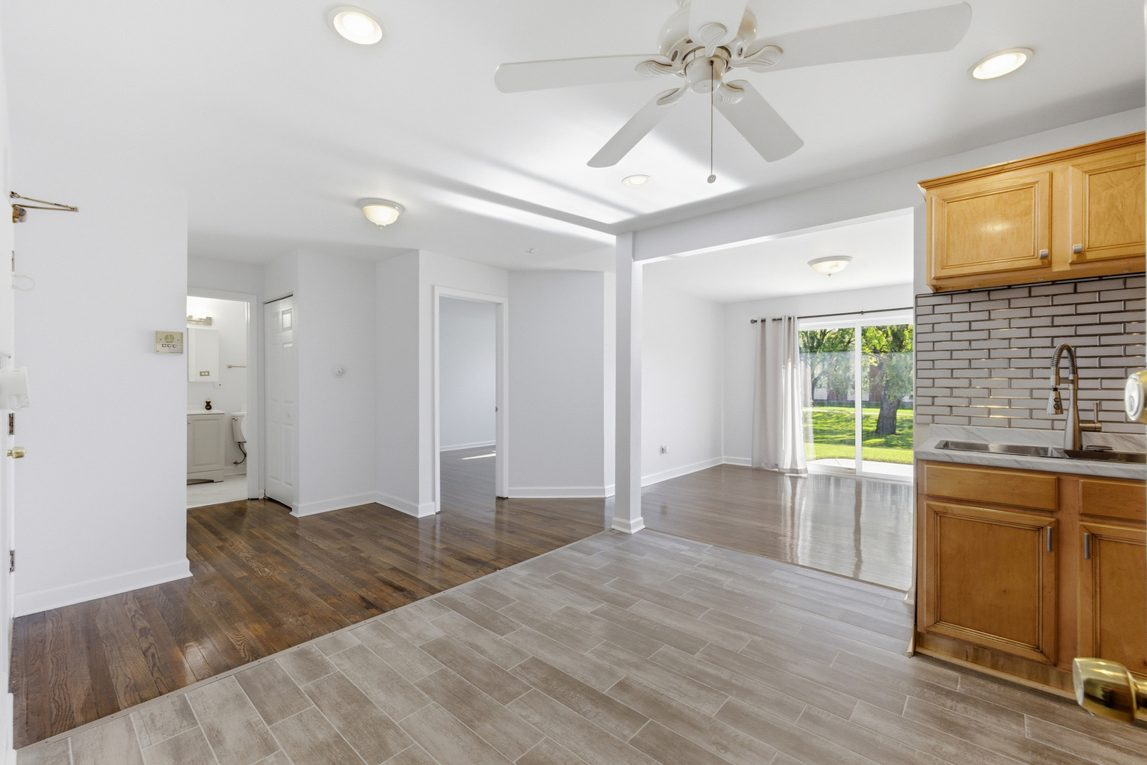 8828 N LESLIE Lane #104D, Des Plaines, IL 60016