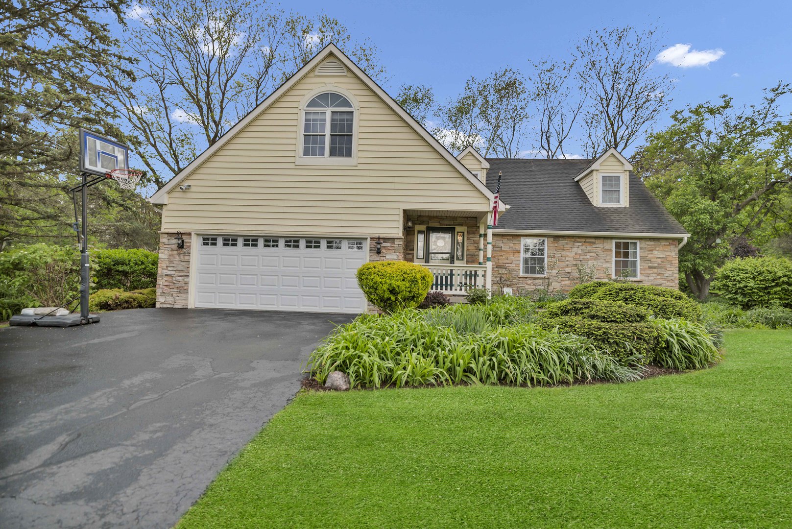 38W643 Bittersweet Lane, Elgin, IL 60124