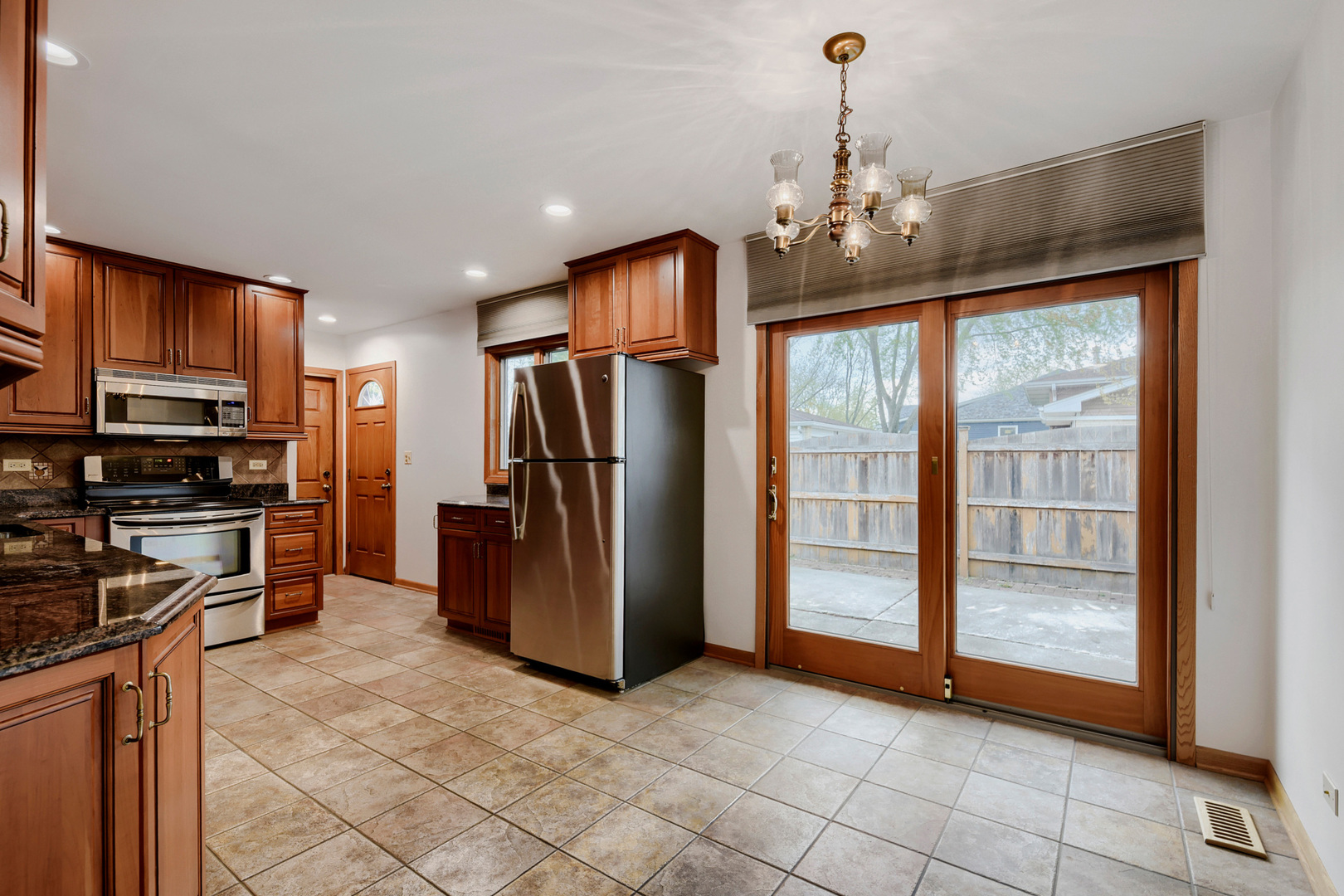 496 Sheridan Lane, Schaumburg, IL 60193