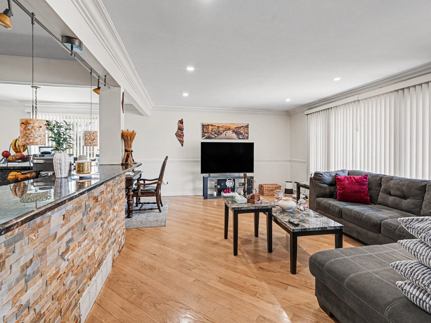 5858 W 88th Place, Oak Lawn, IL 60453