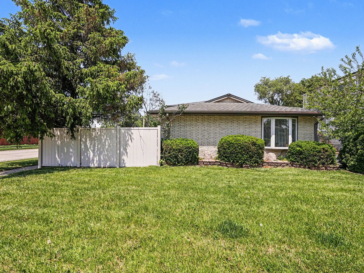 5858 W 88th Place, Oak Lawn, IL 60453