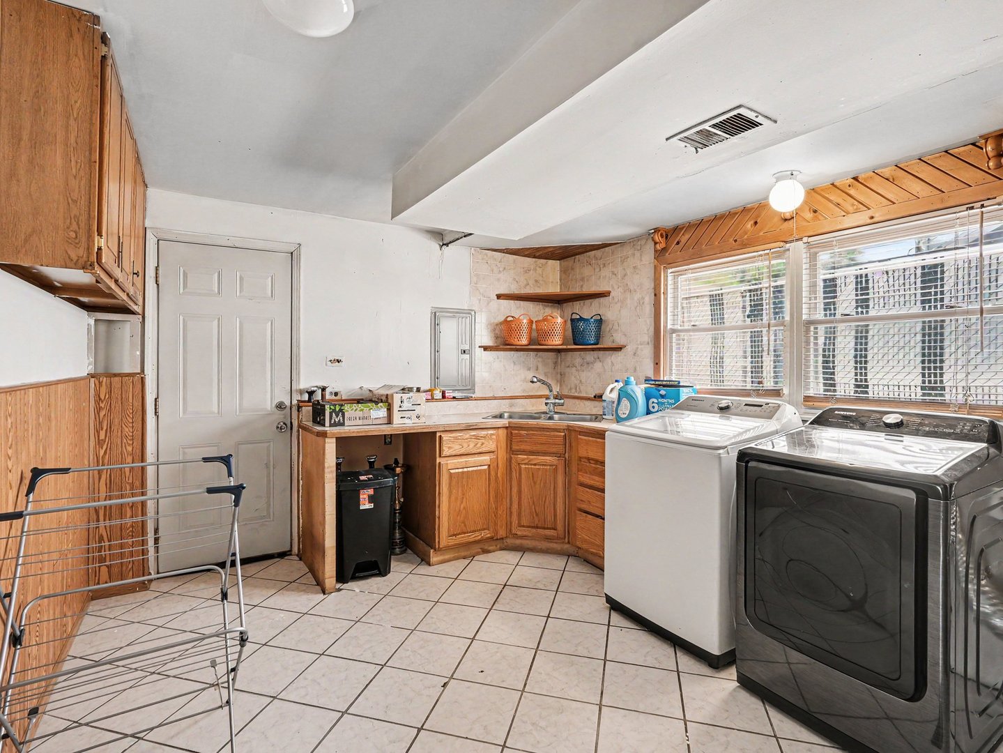 5858 W 88th Place, Oak Lawn, IL 60453