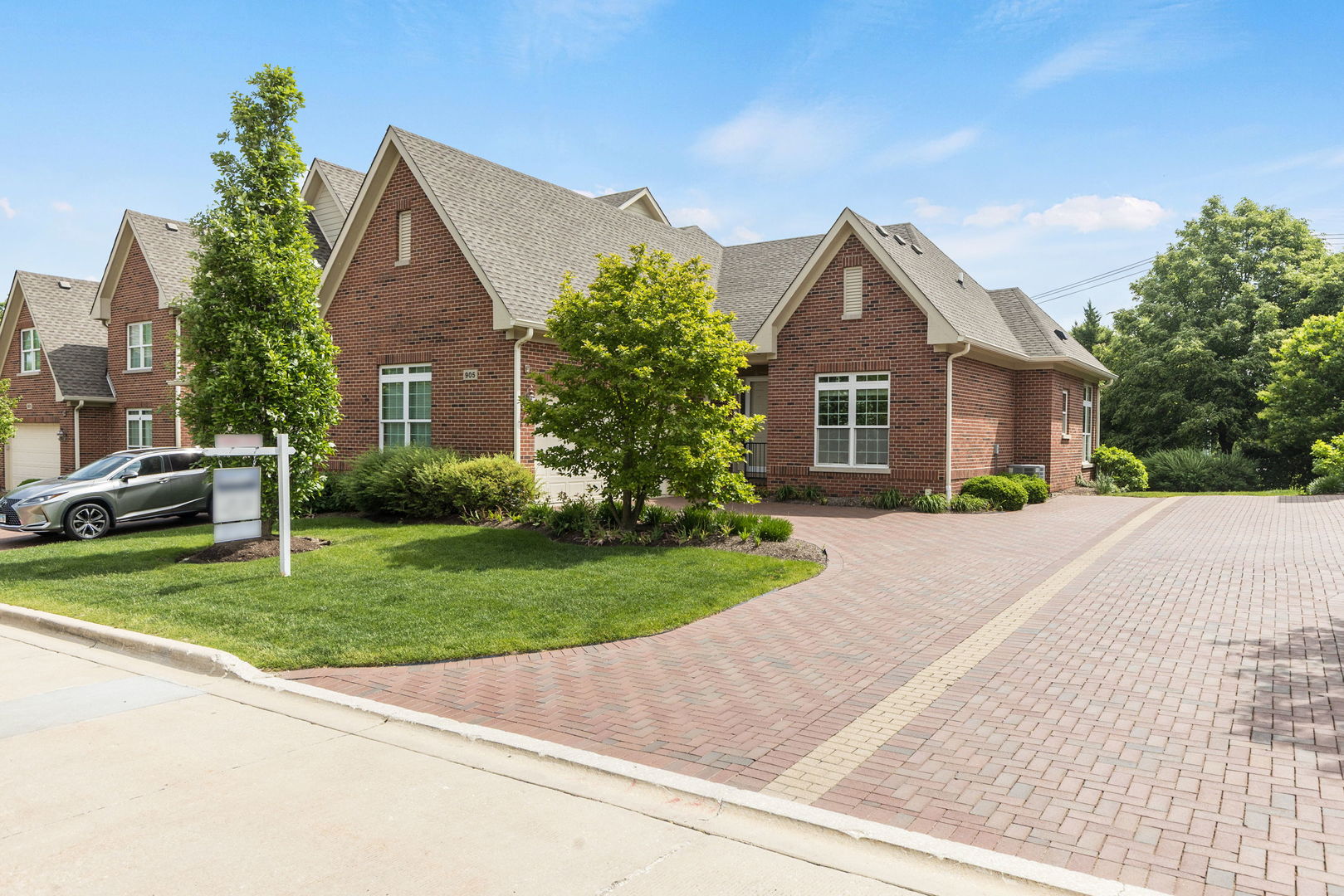 905 Hickory Drive, Western Springs, IL 60558