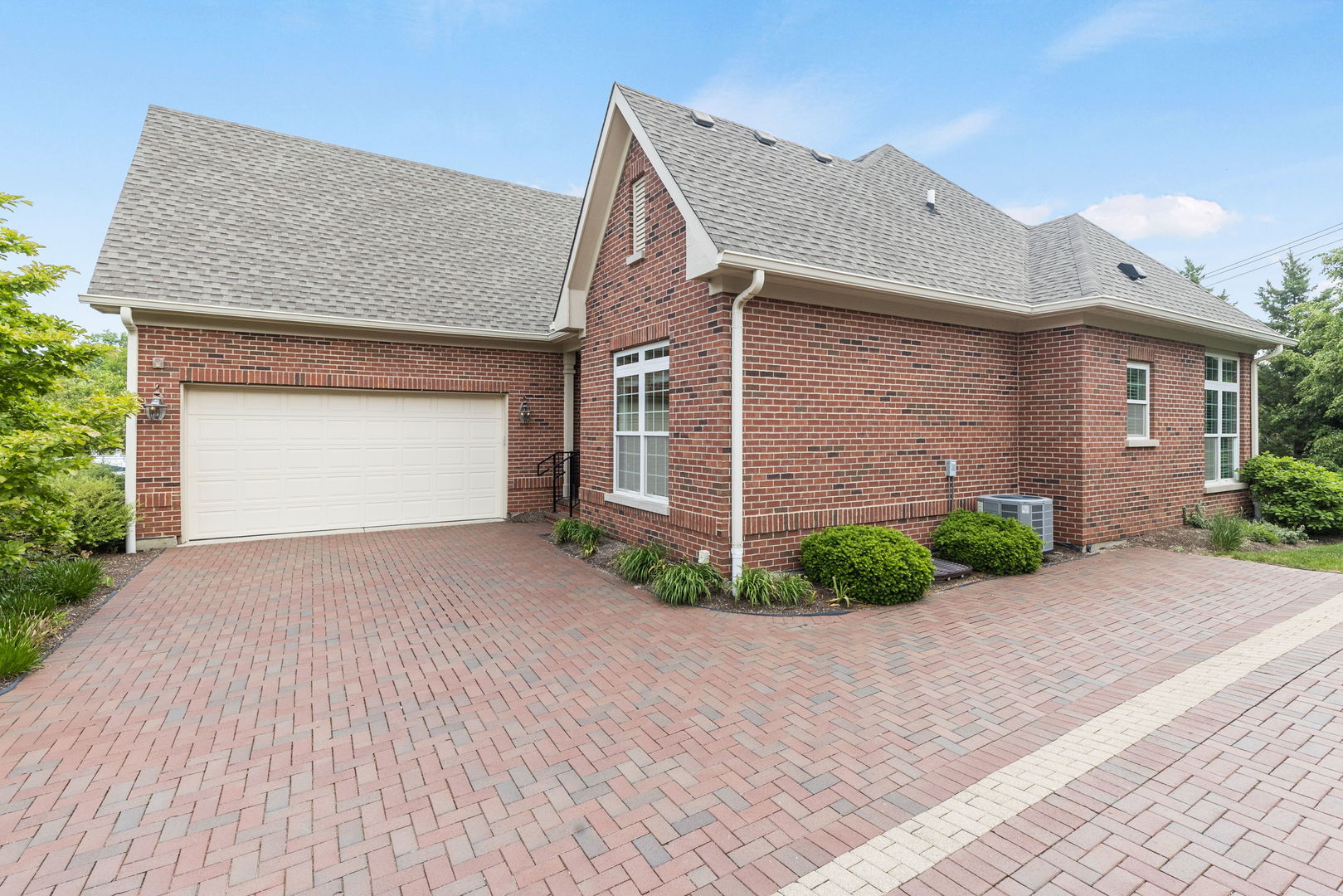 905 Hickory Drive, Western Springs, IL 60558