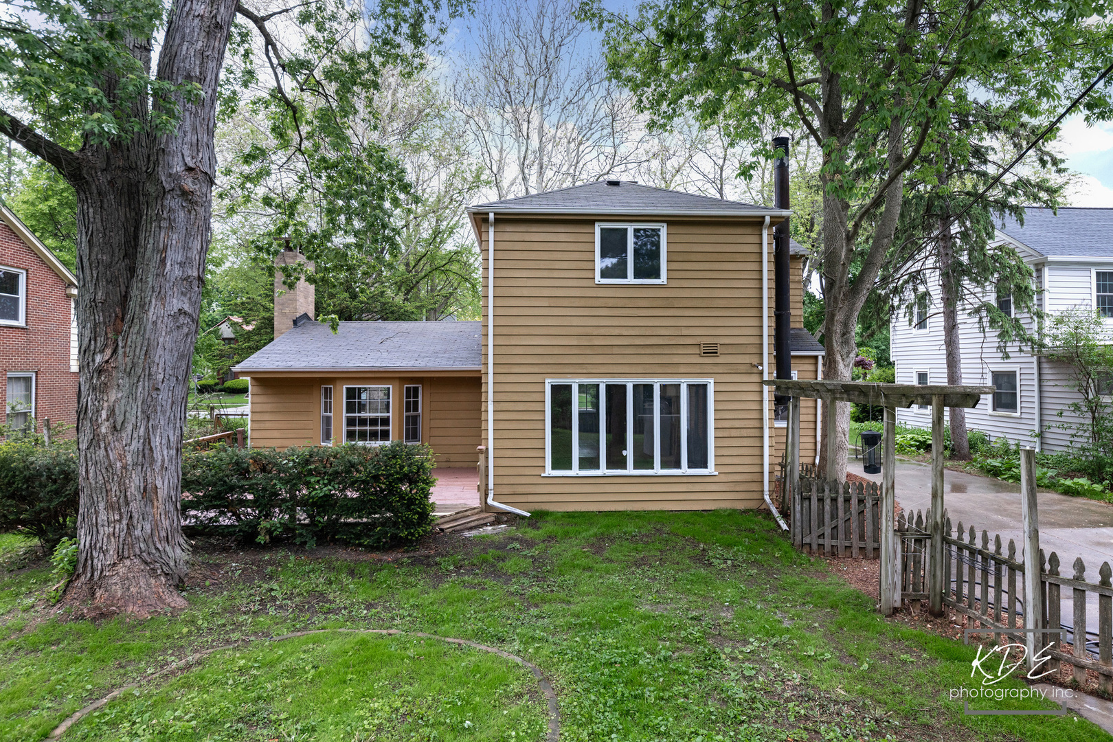 210 S Gladstone Avenue, Aurora, IL 60506