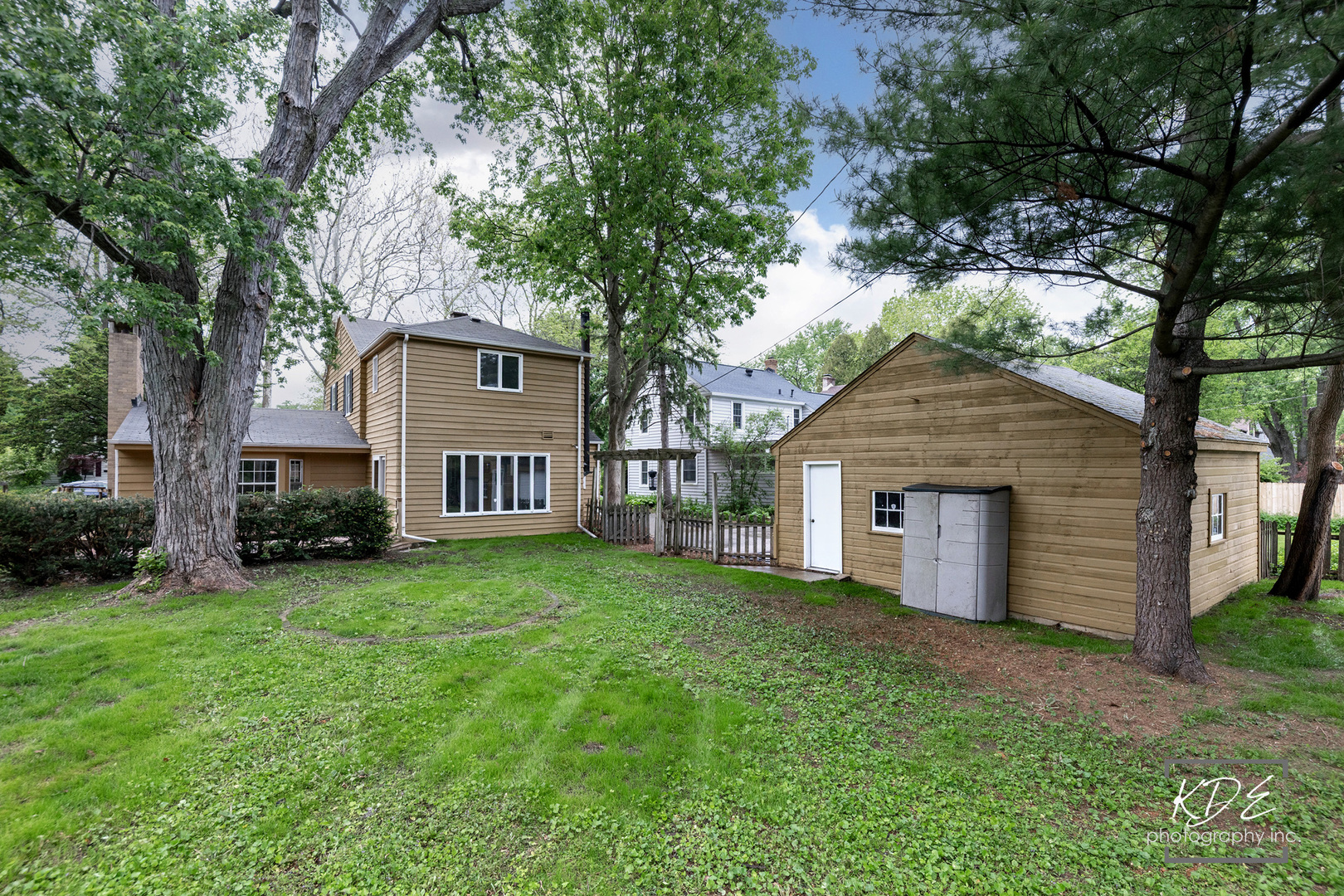 210 S Gladstone Avenue, Aurora, IL 60506