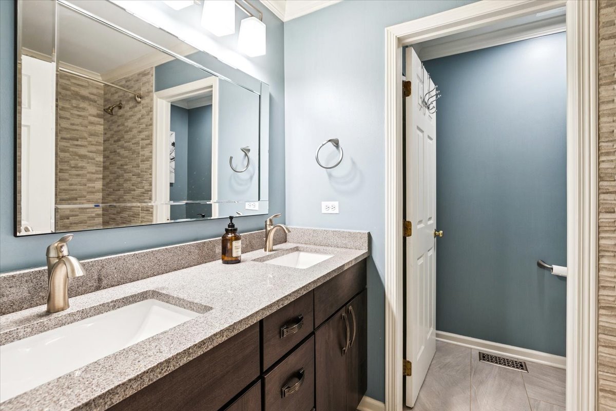 14087 Glenwood Court, Libertyville, IL 60048