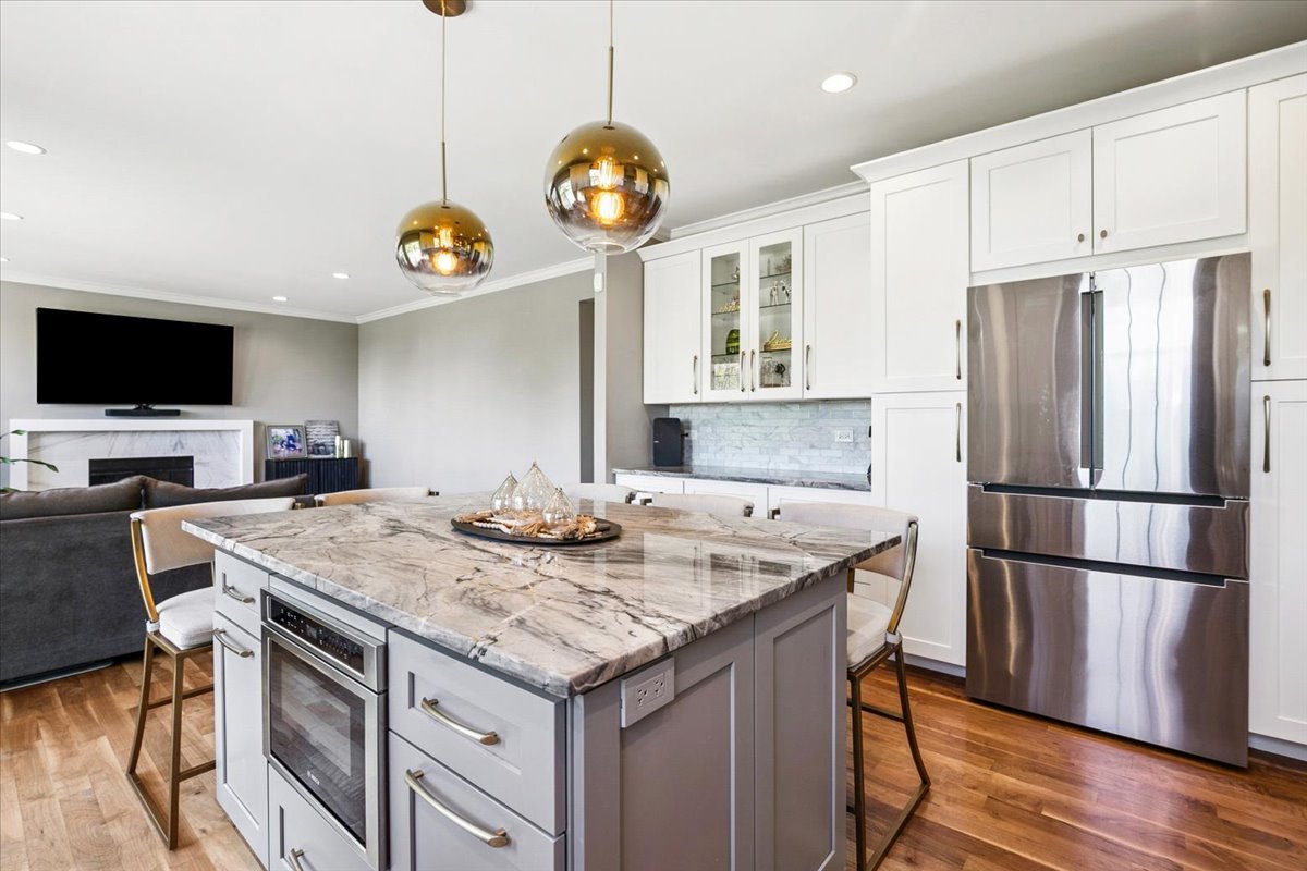 14087 Glenwood Court, Libertyville, IL 60048