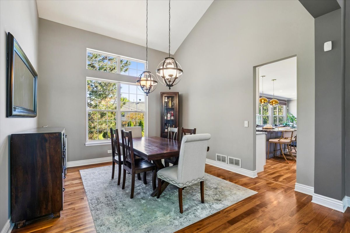 14087 Glenwood Court, Libertyville, IL 60048