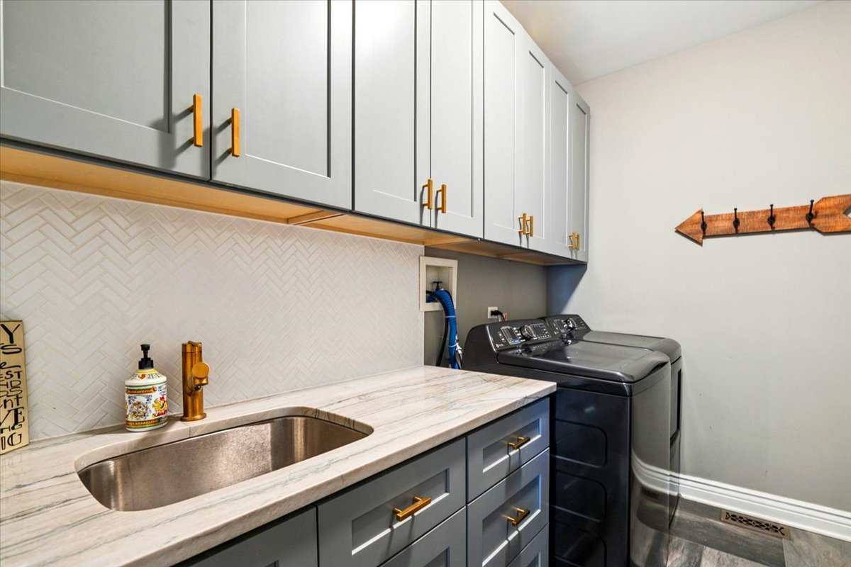 14087 Glenwood Court, Libertyville, IL 60048