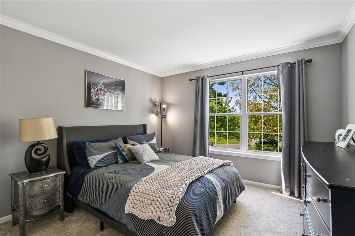 14087 Glenwood Court, Libertyville, IL 60048