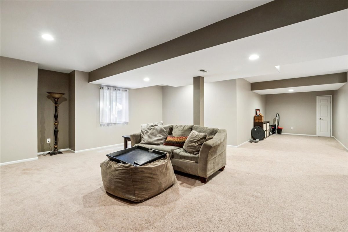 14087 Glenwood Court, Libertyville, IL 60048