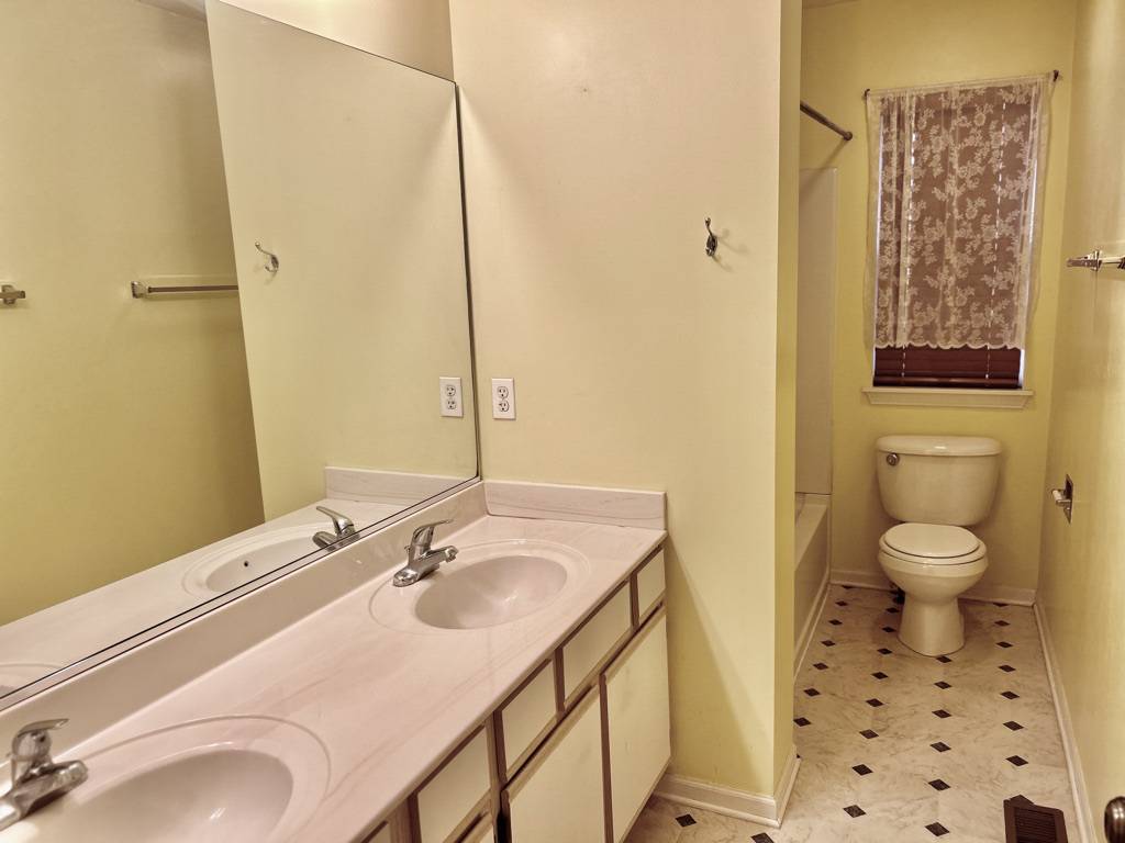 21509 W Georgetown Drive, Plainfield, IL 60544
