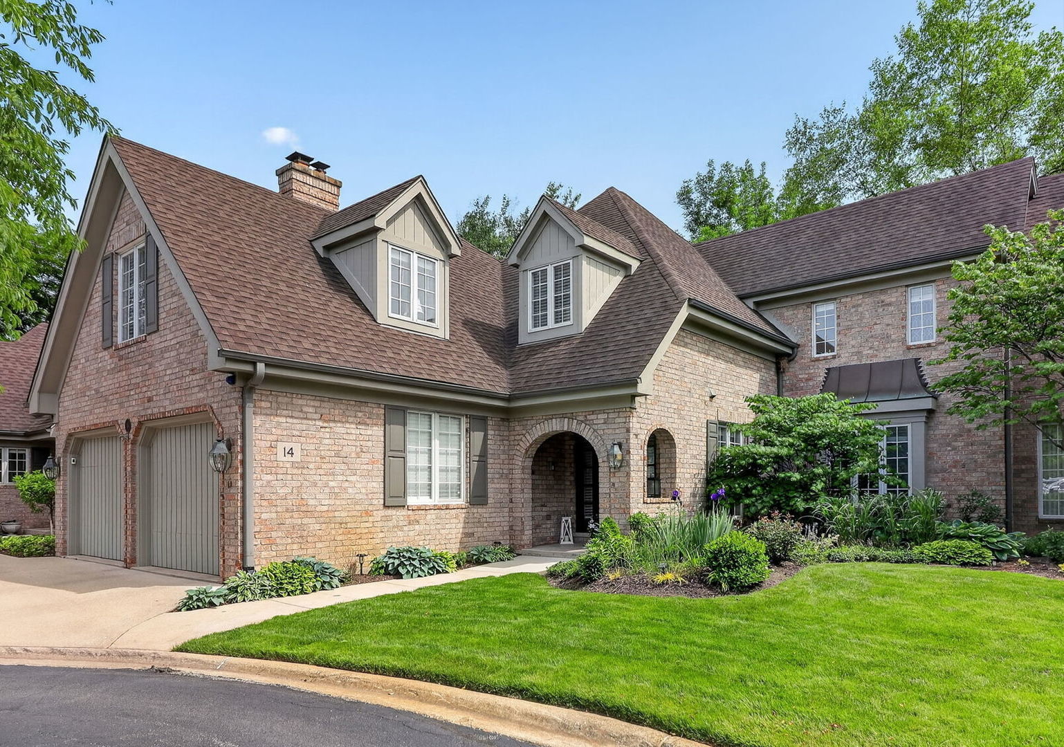 14 Tartan Ridge Road, Burr Ridge, IL 60527