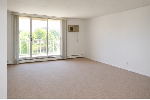 2200 S Stewart Avenue #4B, Lombard, IL 60148