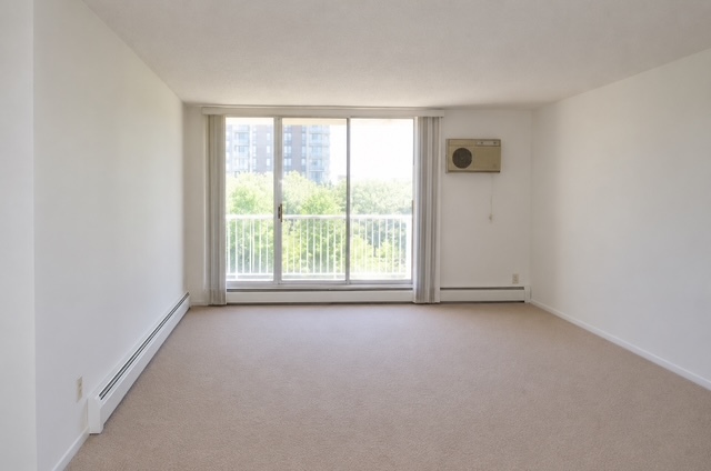 2200 S Stewart Avenue #4B, Lombard, IL 60148