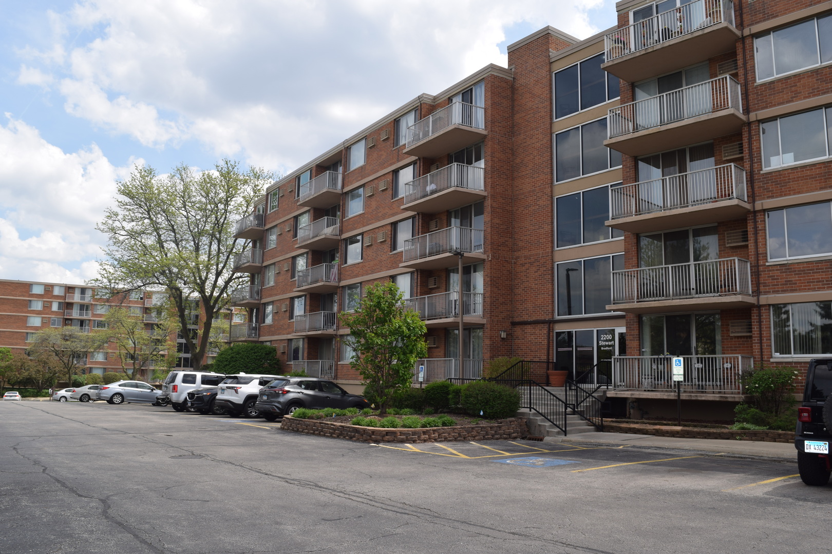 2200 S Stewart Avenue #4B, Lombard, IL 60148