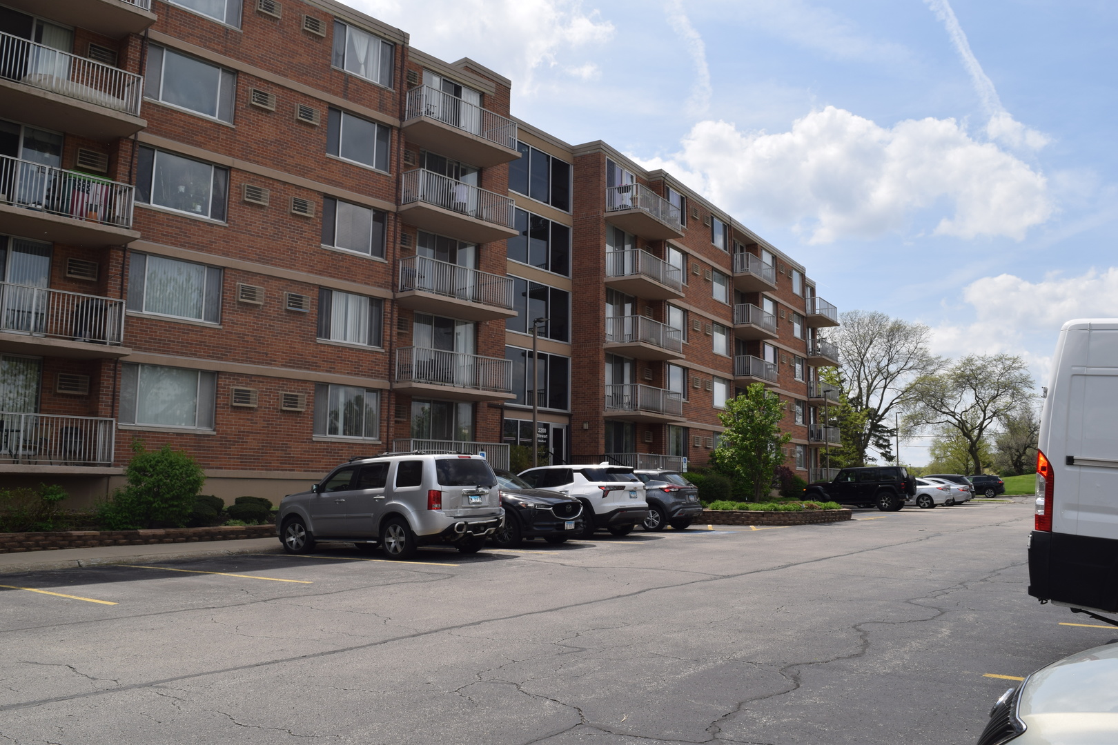 2200 S Stewart Avenue #4B, Lombard, IL 60148