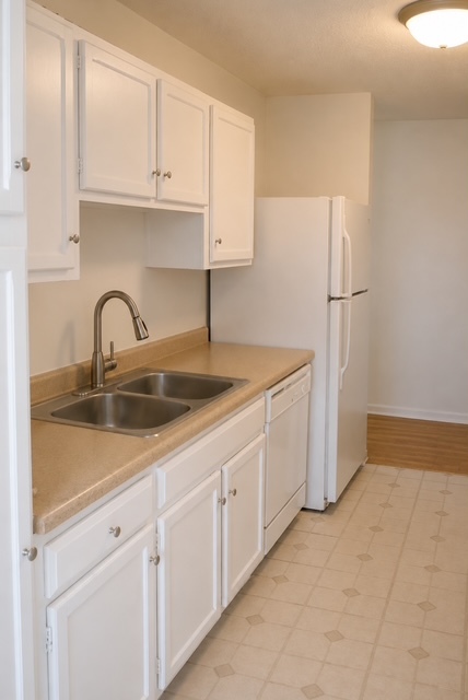 2200 S Stewart Avenue #4B, Lombard, IL 60148