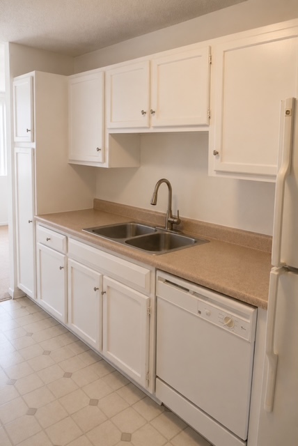 2200 S Stewart Avenue #4B, Lombard, IL 60148
