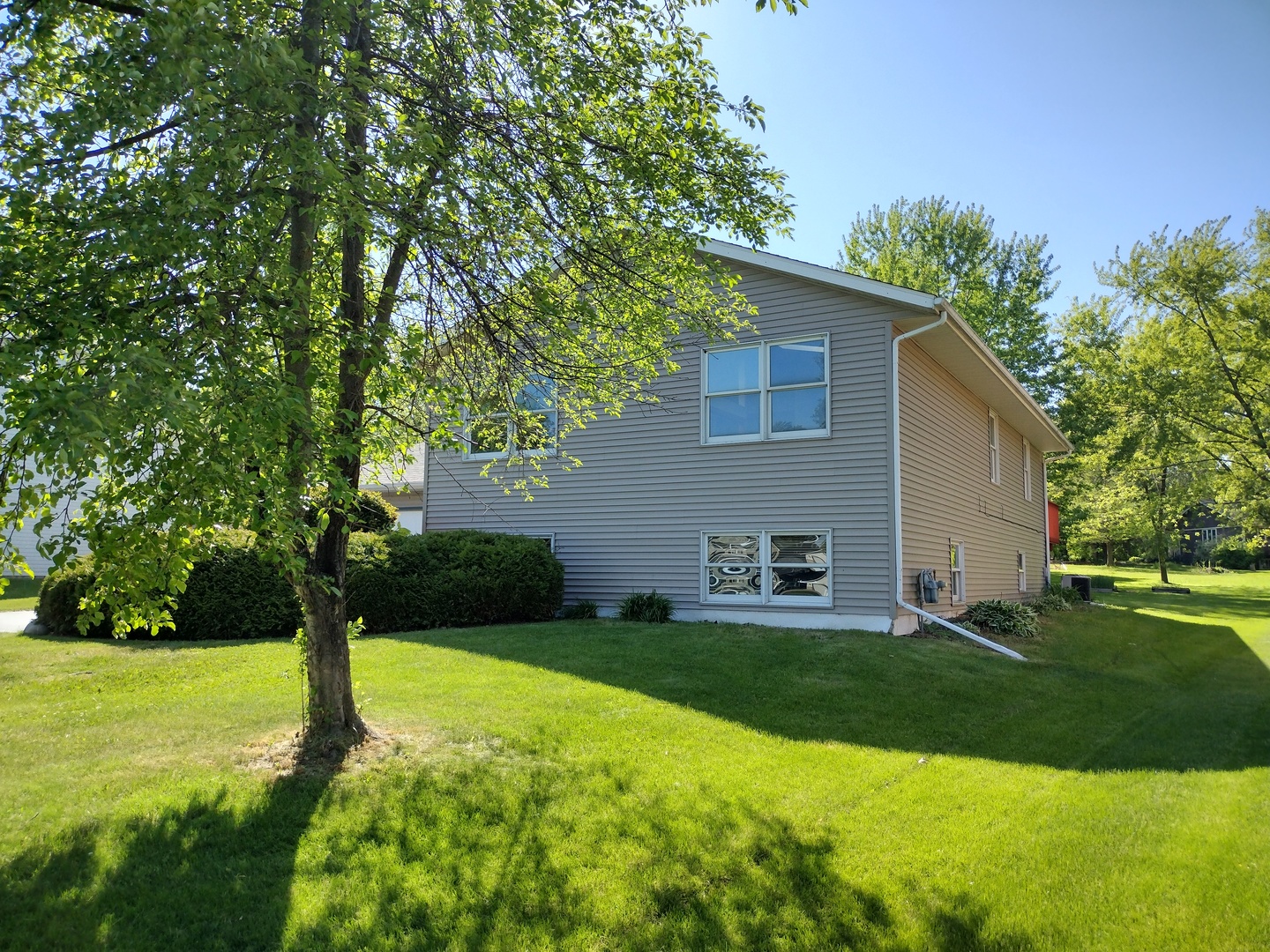 1127 Candlewick Drive, Poplar Grove, IL 61065