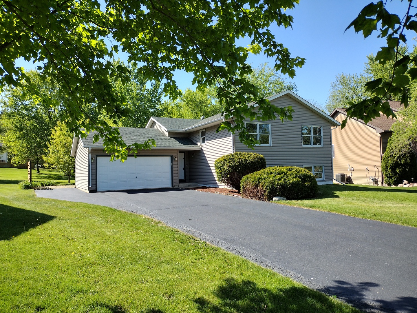 1127 Candlewick Drive, Poplar Grove, IL 61065