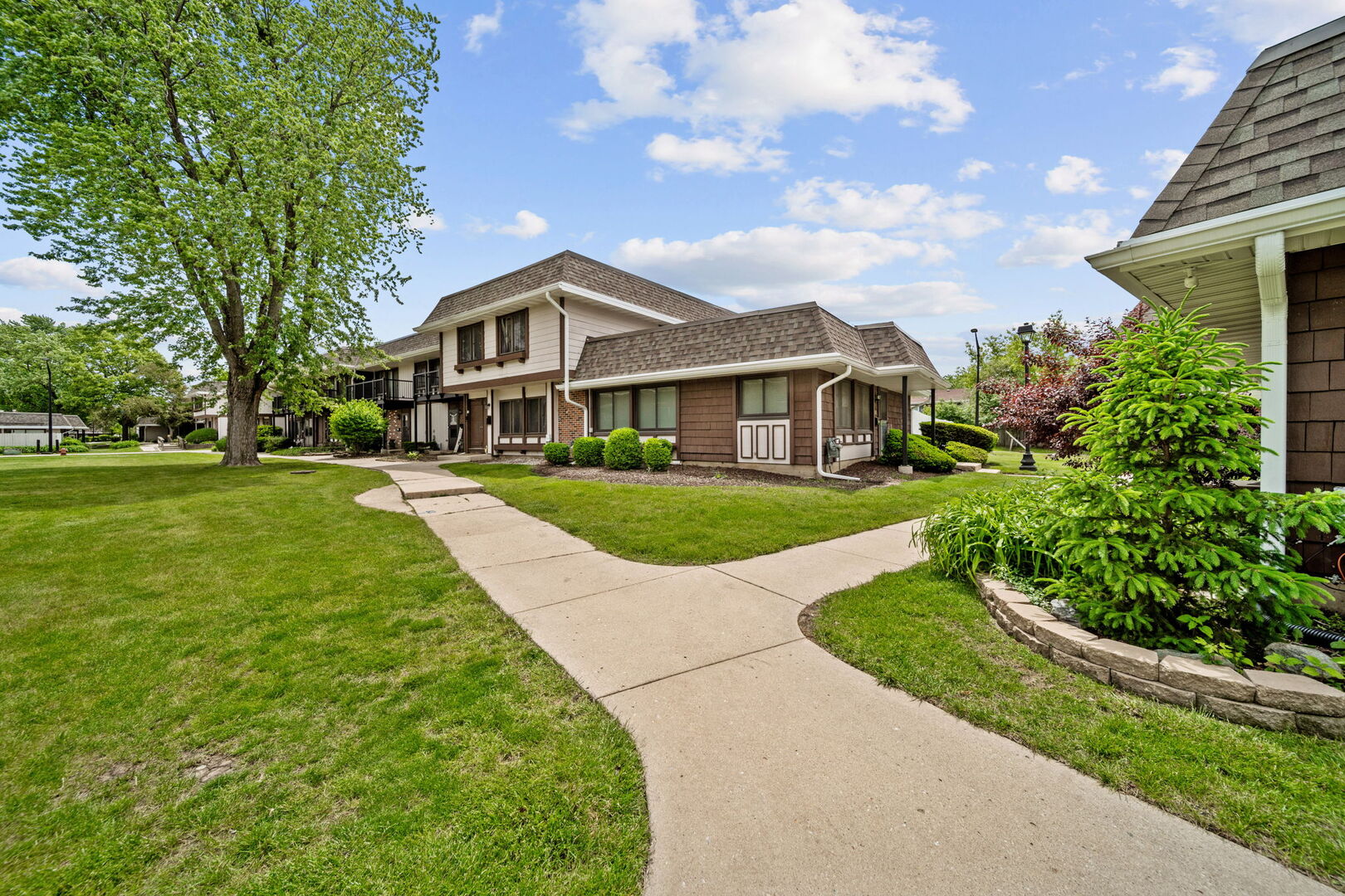 1289 Court D, Hanover Park, IL 60133