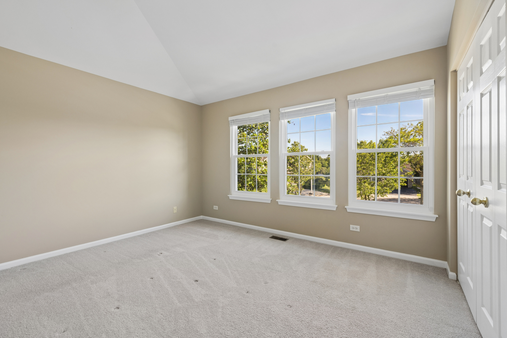 1820 Broadsmore Drive, Algonquin, IL 60102
