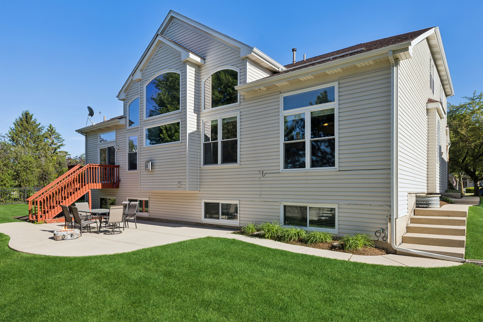 1820 Broadsmore Drive, Algonquin, IL 60102