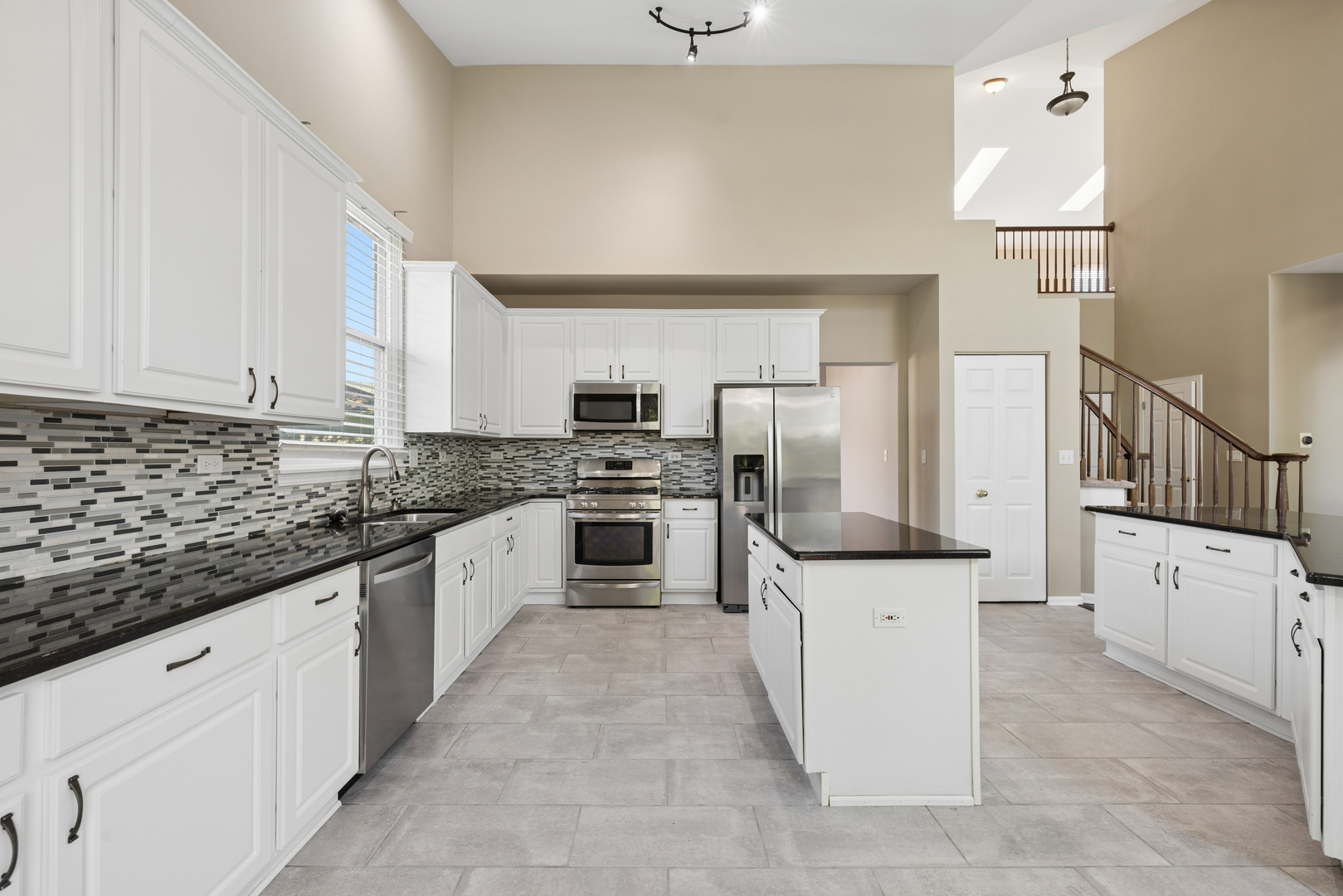 1820 Broadsmore Drive, Algonquin, IL 60102