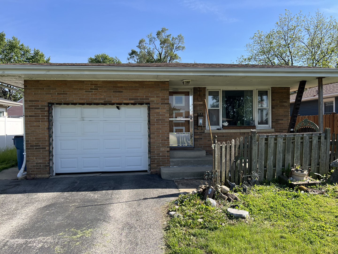 555 Elsie Avenue, Crest Hill, IL 60403