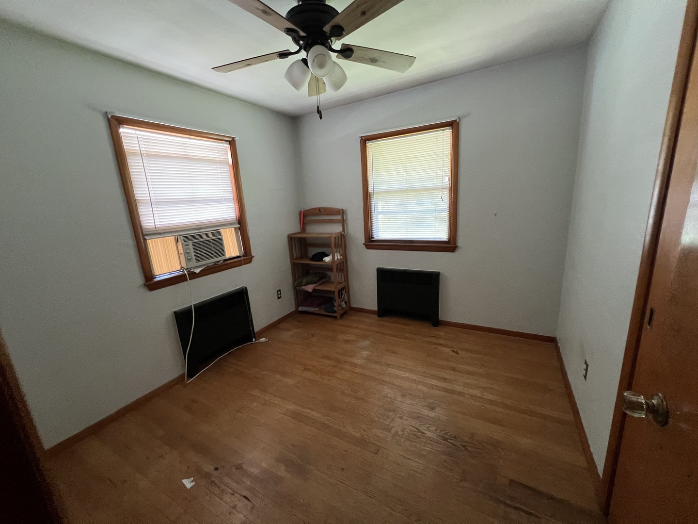 555 Elsie Avenue, Crest Hill, IL 60403