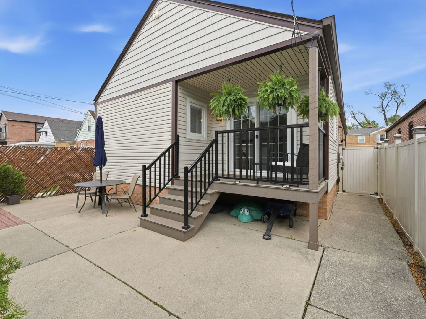 3708 N Pacific Avenue, Chicago, IL 60634