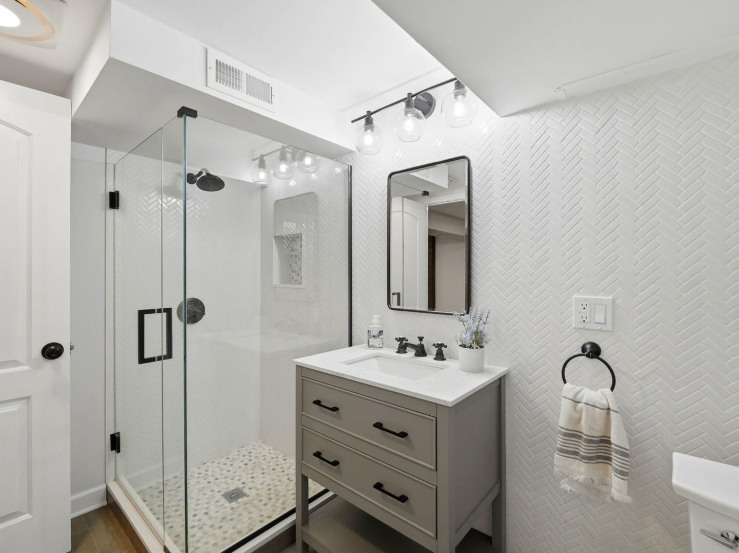 3708 N Pacific Avenue, Chicago, IL 60634