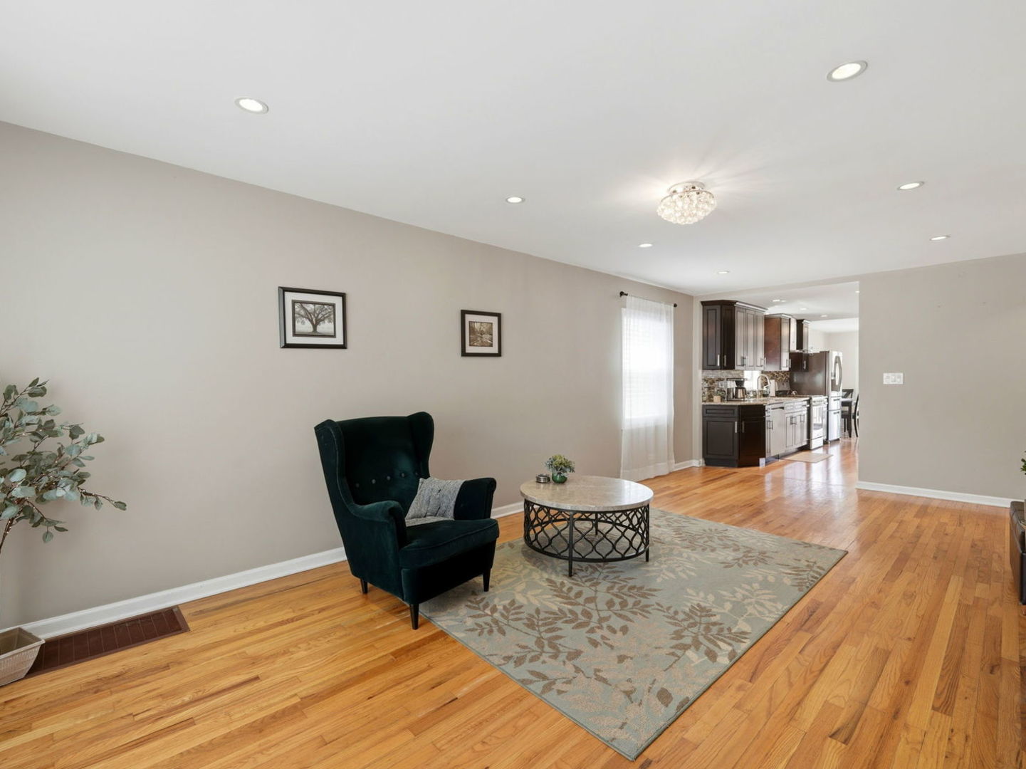 3708 N Pacific Avenue, Chicago, IL 60634