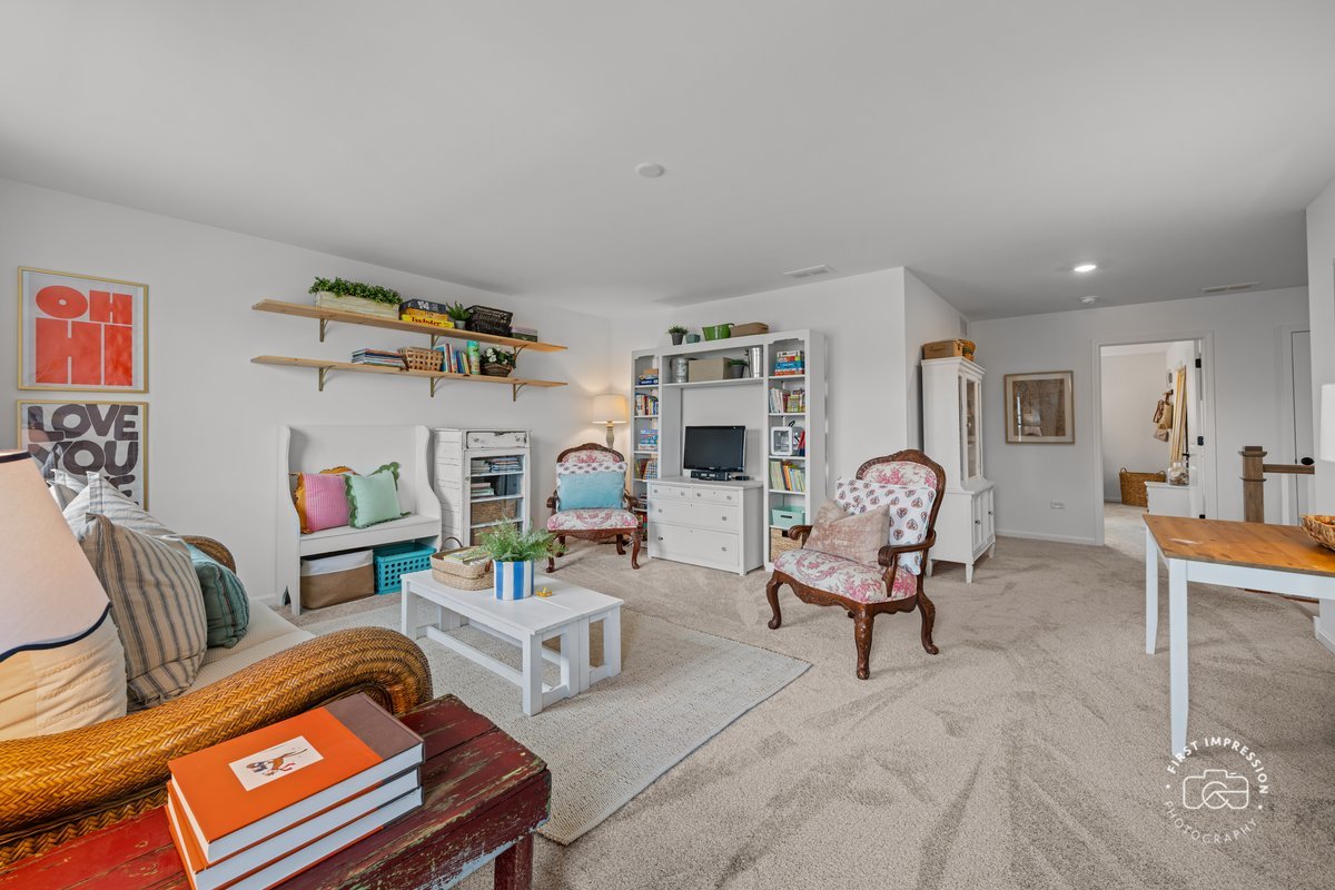 115 Piper Glen Avenue, Oswego, IL 60543