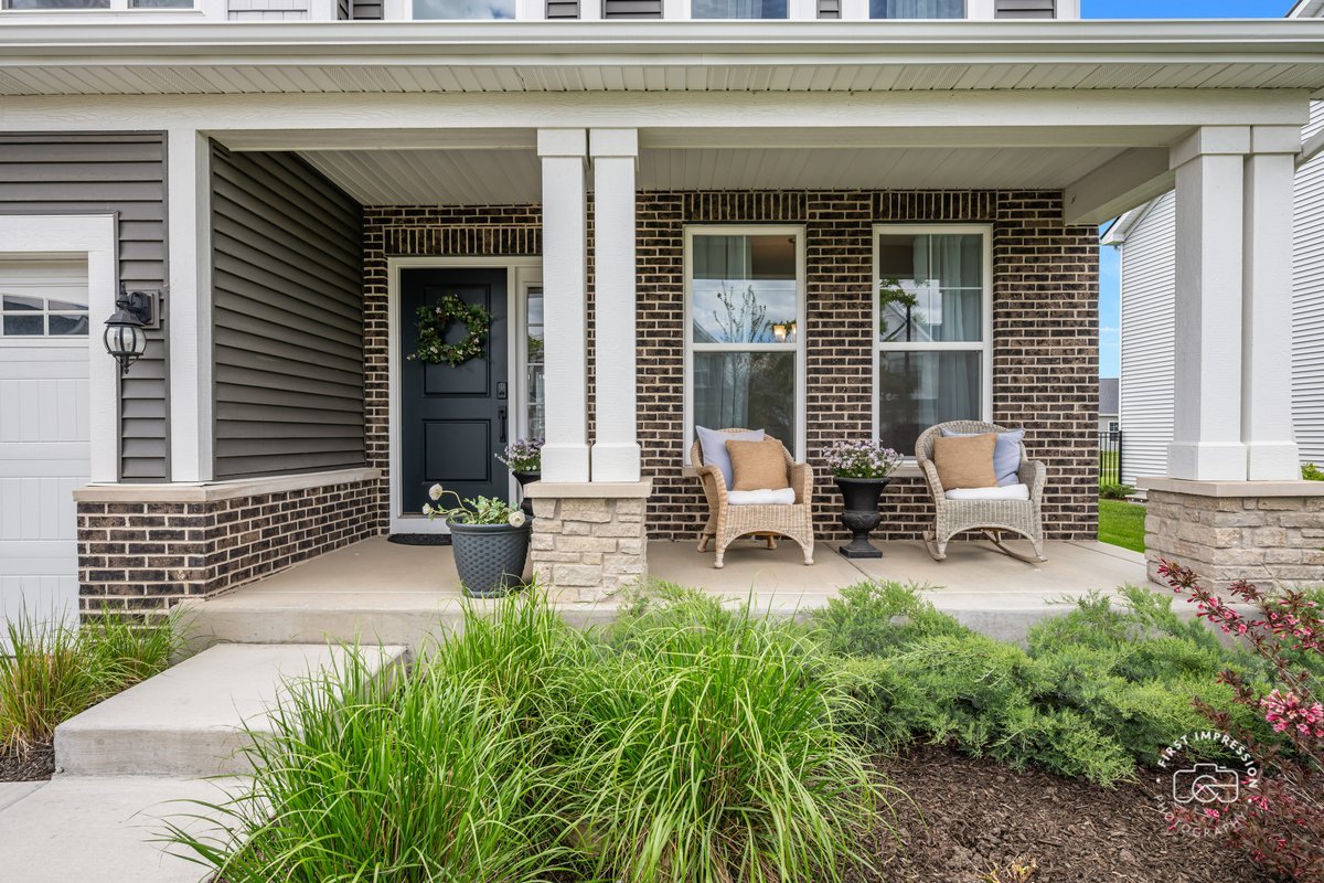 115 Piper Glen Avenue, Oswego, IL 60543