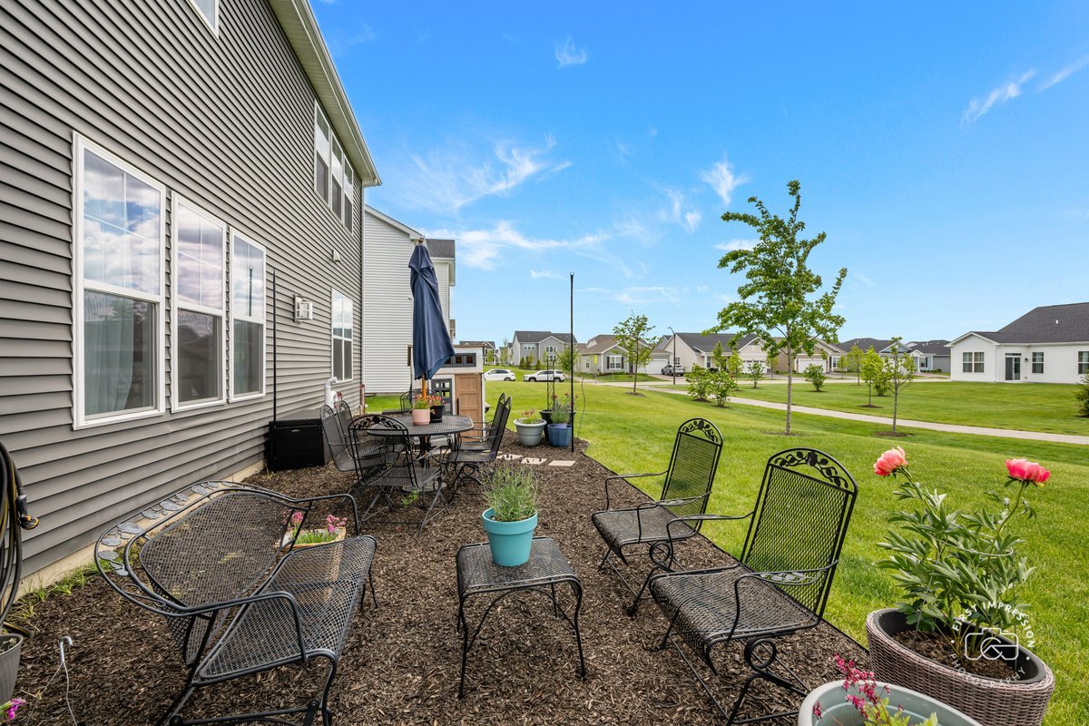 115 Piper Glen Avenue, Oswego, IL 60543