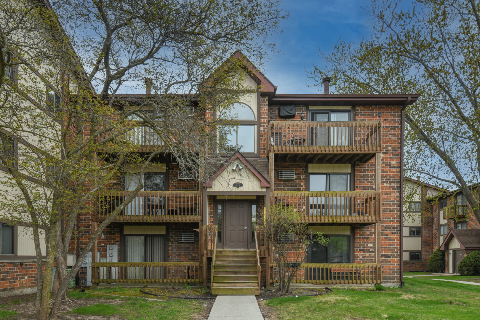 425 Berkshire Drive #16, Crystal Lake, IL 60014